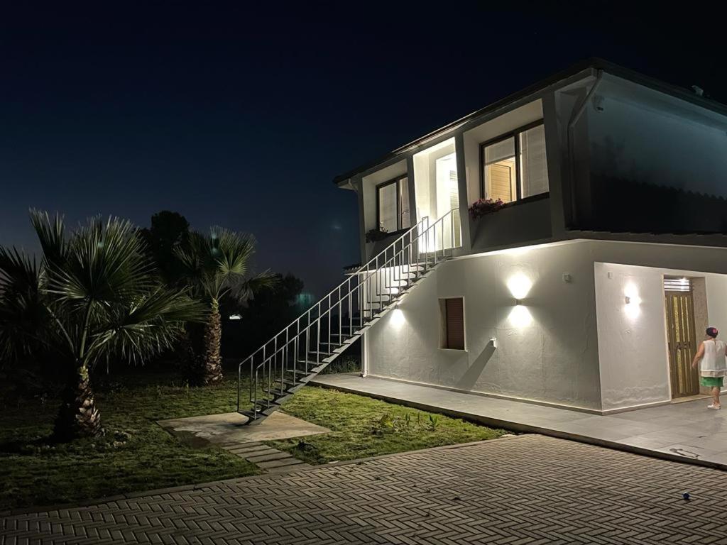פרטיניצ'ו Casa Vacanza Villa Dorotea מראה חיצוני תמונה